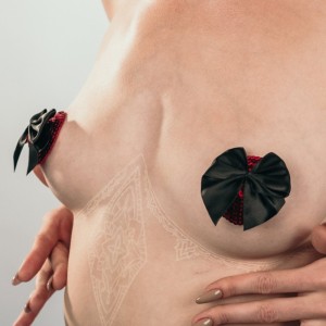 Nipple Covers Adhesive with Bow and Sequins BLAZE Black and Red