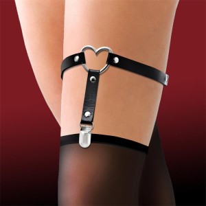 Liguero de cuero vegano con anillo de metal en forma de corazón, color negro Cenicienta, talla única.